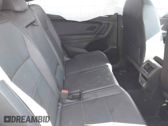 2018 Volkswagen Tiguan SEL z VIN 3VV2B7AX9JM142564, wystawiony jako IAAI lot #40630666 z przebiegiem 86 040 mil mil oraz . Historia ofert i sprzedaży dostępna na DreamBid. Obrazek 8.