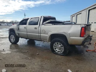 2005 GMC Sierra 2500HD SLE z VIN 1GTHK232X5F963644, wystawiony jako Copart lot #88040265 z przebiegiem 196 924 mil mil oraz Nie do naprawy • Non repairable. Historia ofert i sprzedaży dostępna na DreamBid. Obrazek 2.