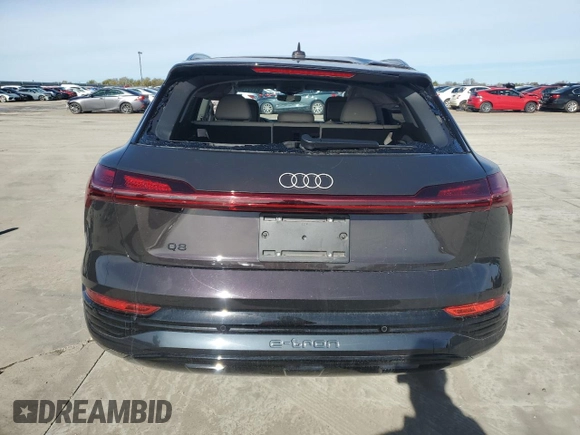 2024 Audi Q8 e-tron Premium Plus z VIN WA15AAGE2RB042305, wystawiony jako Copart lot #83397964 z przebiegiem 15 887 mil mil oraz Szkoda całkowita • Salvage title. Historia ofert i sprzedaży dostępna na DreamBid. Obrazek 6.