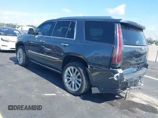 2019 Cadillac Escalade Premium Luxury z VIN 1GYS3CKJ5KR249877, wystawiony jako IAAI lot #42330256 z przebiegiem 46 624 mil mil oraz . Historia ofert i sprzedaży dostępna na DreamBid. Obrazek 3.