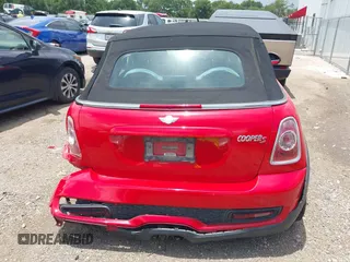 2013 MINI Convertible S z VIN WMWZP3C50DT297624, wystawiony jako IAAI lot #42558374 z przebiegiem 55 106 mil mil oraz . Historia ofert i sprzedaży dostępna na DreamBid. Obrazek 17.