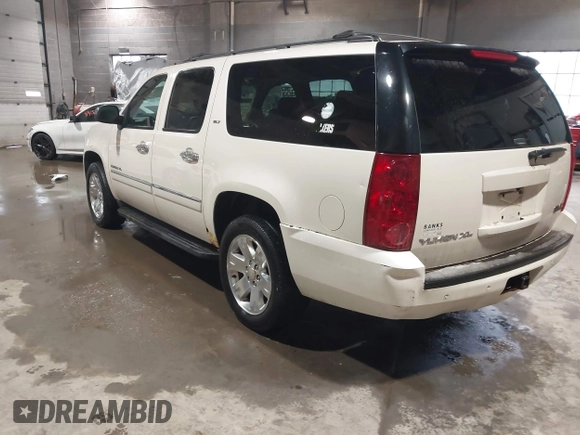 2013 GMC Yukon XL SLT with VIN 1GKS2KE76DR370332, listed as a IAAI auction lot 41646274 with 171,759 mi miles. Bid and sale history available at carsss.com. Image 3.