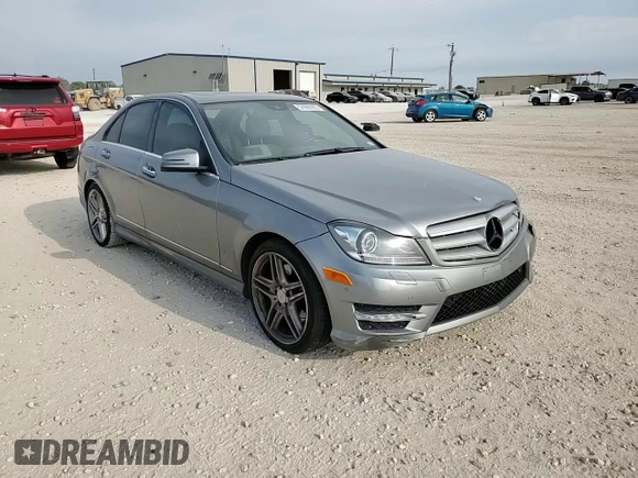 2013 Mercedes-Benz C 350 Sport с VIN WDDGF5HB1DA818794, выставлен на аукционе Copart как лот 57690935 с пробегом 166 511 миль миль и Списание • Salvage title. История ставок и продаж доступна на DreamBid. Изображение 13.