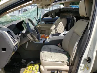 2008 Lincoln MKX z VIN 2LMDU88C28BJ09217, wystawiony jako Copart lot #56649345 z przebiegiem 179 870 mil mil oraz Szkoda całkowita • Salvage title. Historia ofert i sprzedaży dostępna na DreamBid. Obrazek 7.