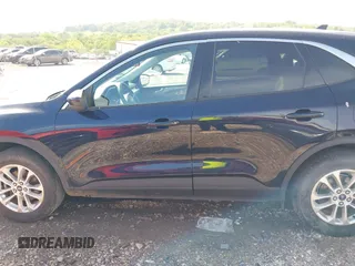 2021 Ford Escape SE z VIN 1FMCU9G67MUA39792, wystawiony jako IAAI lot #42091121 z przebiegiem 135 920 mil mil oraz . Historia ofert i sprzedaży dostępna na DreamBid. Obrazek 14.