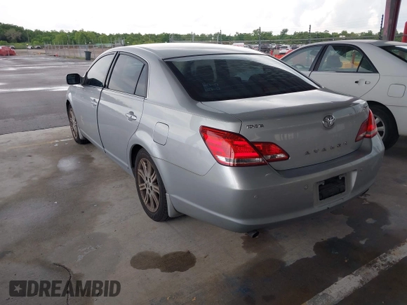 2007 Toyota Avalon XL z VIN 4T1BK36B47U181597, wystawiony jako IAAI lot #42379153 z przebiegiem 172 022 mil mil oraz . Historia ofert i sprzedaży dostępna na DreamBid. Obrazek 3.