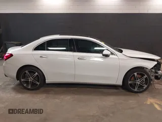 2019 Mercedes-Benz A 220 z VIN WDD3G4FB7KW022043, wystawiony jako IAAI lot #42018688 z przebiegiem 55 403 mil mil oraz . Historia ofert i sprzedaży dostępna na DreamBid. Obrazek 14.