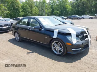 2012 Mercedes-Benz C 350 Sport z VIN WDDGF5HB0CR196754, wystawiony jako IAAI lot #42581471 z przebiegiem 86 265 mil mil oraz . Historia ofert i sprzedaży dostępna na DreamBid. Obrazek 1.