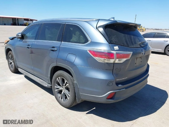 2016 Toyota Highlander XLE with VIN 5TDKKRFH8GS124223, listed as a IAAI auction lot 41850009 with 194,854 mi miles. Bid and sale history available at carsss.com. Image 3.