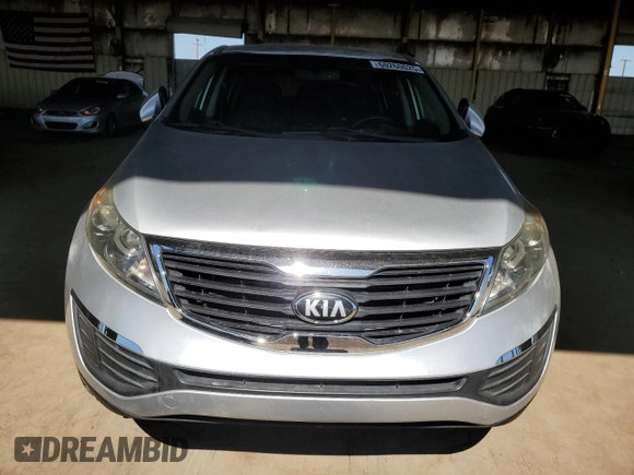 2013 Kia Sportage LX z VIN KNDPB3A20D7374714, wystawiony jako Copart lot #60260025 z przebiegiem 68 178 mil mil oraz Czysty tytuł • Clean title. Historia ofert i sprzedaży dostępna na DreamBid. Obrazek 5.