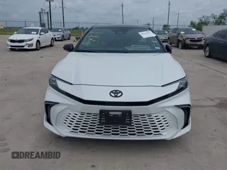 2025 Toyota Camry LE z VIN 4T1DAACK2SU016483, wystawiony jako IAAI lot #42123233 z przebiegiem 19 686 mil mil oraz . Historia ofert i sprzedaży dostępna na DreamBid. Obrazek 13.