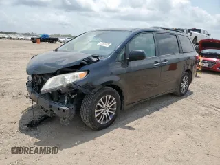 2018 Toyota Sienna XLE Auto Access Seat z VIN 5TDYZ3DC3JS937714, wystawiony jako Copart lot #57392425 z przebiegiem 212 231 mil mil oraz Szkoda całkowita • Salvage title. Historia ofert i sprzedaży dostępna na DreamBid. Obrazek 1.