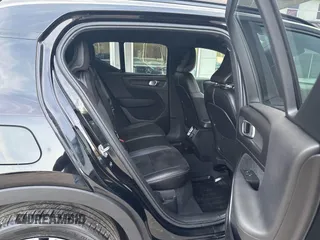 2019 Volvo XC40 R-Design z VIN YV4162UM7K2078081, wystawiony jako IAAI lot #41808014 z przebiegiem 204 223 mil mil oraz . Historia ofert i sprzedaży dostępna na DreamBid. Obrazek 8.