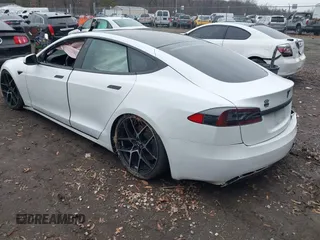 2020 Tesla Model S Long Range with VIN 5YJSA1E23LF389065, listed as a IAAI auction lot 41131372 with Not Provided miles. Bid and sale history available at carsss.com. Image 3.