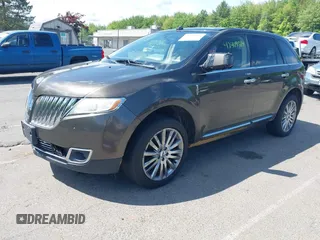 2011 Lincoln MKX z VIN 2LMDJ8JK4BBJ08331, wystawiony jako IAAI lot #42409884 z przebiegiem 214 304 mil mil oraz . Historia ofert i sprzedaży dostępna na DreamBid. Obrazek 2.