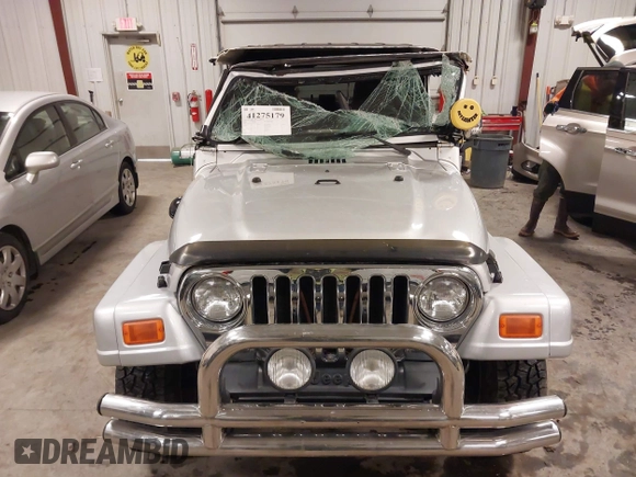 2005 Jeep Wrangler Unlimited with VIN 1J4FA44S05P359173, listed as a IAAI auction lot 41275179 with 75,035 mi miles. Bid and sale history available at carsss.com. Image 6.