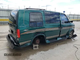1998 GMC Safari z VIN 1GDDM19WXWB540497, wystawiony jako Copart lot #50780655 z przebiegiem 115 575 mil mil oraz Nie do naprawy. Historia ofert i sprzedaży dostępna na DreamBid. Obrazek 3.