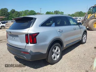 2021 Kia Sorento LX with VIN 5XYRG4LC3MG052013, listed as a IAAI auction lot 41930953 with 86,429 mi miles. Bid and sale history available at carsss.com. Image 4.