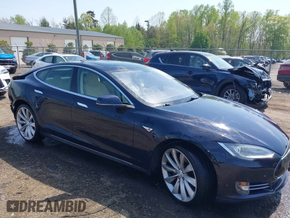 2013 Tesla Model S z VIN 5YJSA1CN5DFP20579, wystawiony jako IAAI lot #41983339 z przebiegiem 80 118 mil mil oraz . Historia ofert i sprzedaży dostępna na DreamBid. Obrazek 1.