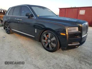 2023 Rolls-Royce Cullinan z VIN SLATV4C01PU217942, wystawiony jako Copart lot #78273314 z przebiegiem Nie podano mil oraz Szkody całkowita. Historia ofert i sprzedaży dostępna na DreamBid. Obrazek 4.