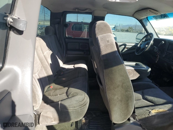2003 Chevrolet Silverado 1500 Work Truck with VIN 2GCEC19X831130085, listed as a Copart auction lot 84295874 with 204,175 mi miles and Salvage Title. Bid and sale history available at carsss.com. Image 11.