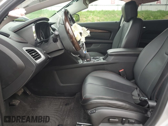 2015 GMC Terrain Denali z VIN 2GKFLZE30F6427420, wystawiony jako Copart lot #56643175 z przebiegiem 28 682 mil mil oraz Czysty tytuł • Clean title. Historia ofert i sprzedaży dostępna na DreamBid. Obrazek 7.