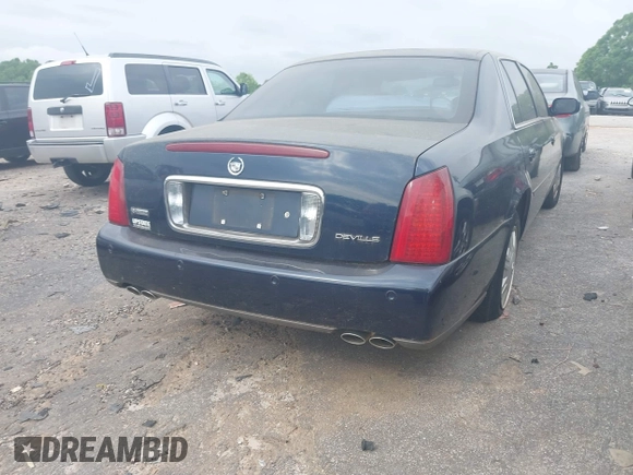 2004 Cadillac DeVille z VIN 1G6KD54Y74U236897, wystawiony jako IAAI lot #42058904 z przebiegiem 75 226 mil mil oraz . Historia ofert i sprzedaży dostępna na DreamBid. Obrazek 4.