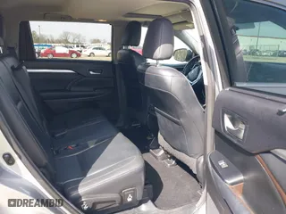2014 Toyota Highlander XLE with VIN 5TDKKRFH9ES031689, listed as a IAAI auction lot 41614992 with 175,162 mi miles. Bid and sale history available at carsss.com. Image 8.