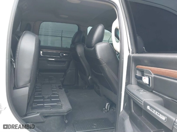 2018 Ram 2500 Laramie with VIN 3C6UR5FL2JG204745, listed as a IAAI auction lot 38568855 with 132,338 mi miles. Bid and sale history available at carsss.com. Image 8.