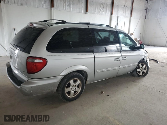 2006 Dodge Grand Caravan SXT z VIN 2D4GP44L26R816439, wystawiony jako Copart lot #52609115 z przebiegiem 127 307 mil mil oraz Szkody całkowita. Historia ofert i sprzedaży dostępna na DreamBid. Obrazek 3.
