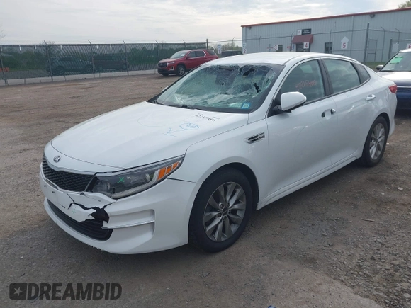 2017 Kia Optima LX z VIN 5XXGT4L38HG171236, wystawiony jako IAAI lot #42215406 z przebiegiem 83 107 mil mil oraz . Historia ofert i sprzedaży dostępna na DreamBid. Obrazek 18.