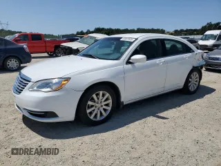 2011 Chrysler 200 Touring z VIN 1C3BC1FG2BN608008, wystawiony jako Copart lot #59907935 z przebiegiem 94 666 mil mil oraz Szkoda całkowita • Salvage title. Historia ofert i sprzedaży dostępna na DreamBid. Obrazek 1.