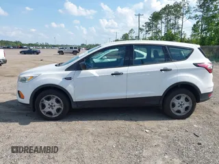 2017 Ford Escape S z VIN 1FMCU0F77HUE98557, wystawiony jako IAAI lot #42268282 z przebiegiem 132 481 mil mil oraz . Historia ofert i sprzedaży dostępna na DreamBid. Obrazek 14.