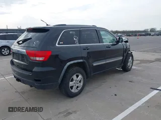 2011 Jeep Grand Cherokee Laredo z VIN 1J4RR4GG8BC504878, wystawiony jako IAAI lot #42097973 z przebiegiem 190 583 mil mil oraz . Historia ofert i sprzedaży dostępna na DreamBid. Obrazek 4.