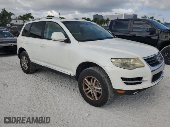 2008 Volkswagen Touareg V6 z VIN WVGBE77L78D052289, wystawiony jako Copart lot #58817765 z przebiegiem 139 818 mil mil oraz Tytuł czysty. Historia ofert i sprzedaży dostępna na DreamBid. Obrazek 4.