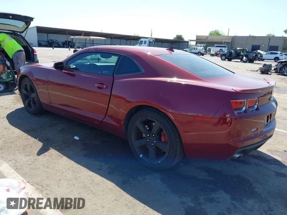 2010 Chevrolet Camaro 2SS z VIN 2G1FK1EJ8A9185524, wystawiony jako IAAI lot #42034608 z przebiegiem 156 545 mil mil oraz . Historia ofert i sprzedaży dostępna na DreamBid. Obrazek 3.