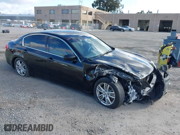 2015 Infiniti Q40 with VIN JN1CV6AP5FM501354, listed as a IAAI auction lot 41901144 with 103,878 mi miles. Bid and sale history available at carsss.com. Image 1.