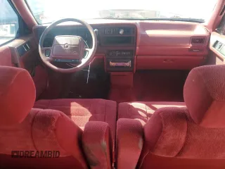 1994 Plymouth Acclaim z VIN 3P3AA4630RT275149, wystawiony jako Copart lot #79877324 z przebiegiem 125 175 mil mil oraz Szkody całkowita. Historia ofert i sprzedaży dostępna na DreamBid. Obrazek 8.
