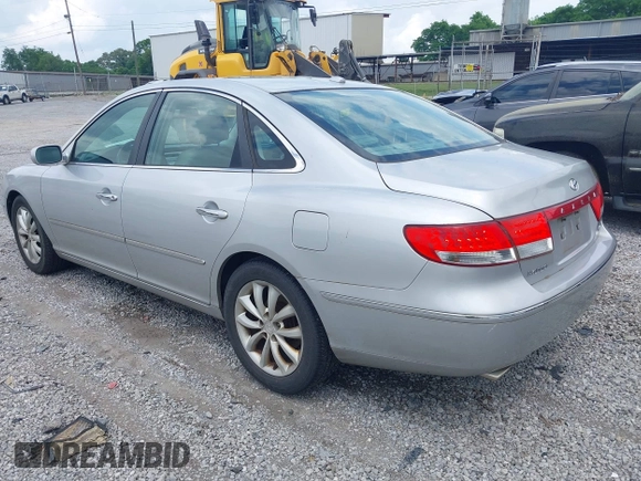 2007 Hyundai Azera SE with VIN KMHFC46F97A215820, listed as a IAAI auction lot 42120029 with 211,069 mi miles. Bid and sale history available at carsss.com. Image 3.