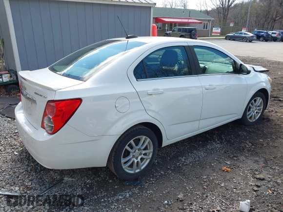 2015 Chevrolet Sonic LT z VIN 1G1JC5SG5F4147301, wystawiony jako IAAI lot #41934640 z przebiegiem 68 593 mil mil oraz . Historia ofert i sprzedaży dostępna na DreamBid. Obrazek 4.