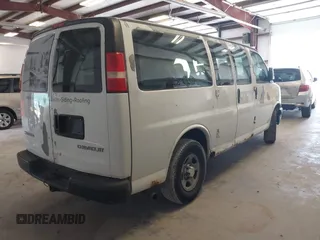 2006 Chevrolet Express Cargo z VIN 1GCFG15X861218563, wystawiony jako IAAI lot #40307047 z przebiegiem 216 786 mil mil oraz . Historia ofert i sprzedaży dostępna na DreamBid. Obrazek 4.