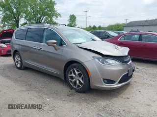 2018 Chrysler Pacifica Touring L Plus z VIN 2C4RC1EG8JR293843, wystawiony jako IAAI lot #42193451 z przebiegiem 115 588 mil mil oraz . Historia ofert i sprzedaży dostępna na DreamBid. Obrazek 1.