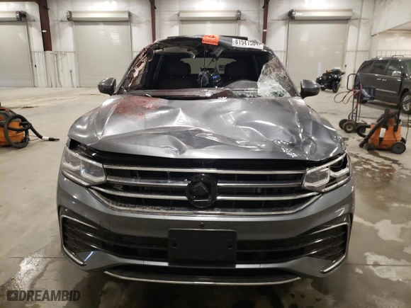 2024 Volkswagen Tiguan SEL R-Line with VIN 3VV4B7AX9RM154122, listed as a Copart auction lot 81941504 with 936 mi miles and Salvage Title. Bid and sale history available at carsss.com. Image 5.