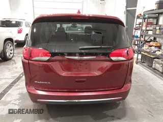 2019 Chrysler Pacifica Touring Plus z VIN 2C4RC1FGXKR706264, wystawiony jako IAAI lot #41483658 z przebiegiem 86 823 mil mil oraz . Historia ofert i sprzedaży dostępna na DreamBid. Obrazek 17.