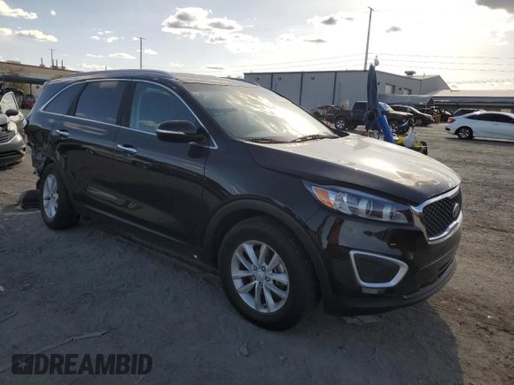 2017 Kia Sorento LX z VIN 5XYPG4A31HG240884, wystawiony jako Copart lot #52142315 z przebiegiem 88 556 mil mil oraz Szkoda całkowita • Salvage title. Historia ofert i sprzedaży dostępna na DreamBid. Obrazek 4.