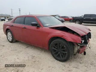 2008 Chrysler 300 C Hemi z VIN 2C3KA63HX8H281729, wystawiony jako Copart lot #51831955 z przebiegiem 217 551 mil mil oraz Szkoda całkowita • Salvage title. Historia ofert i sprzedaży dostępna na DreamBid. Obrazek 4.