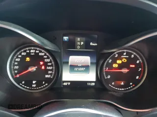 2018 Mercedes-Benz C 300 z VIN 55SWF4JB1JU267830, wystawiony jako Copart lot #57092825 z przebiegiem 121 097 mil mil oraz Szkoda całkowita • Salvage title. Historia ofert i sprzedaży dostępna na DreamBid. Obrazek 9.