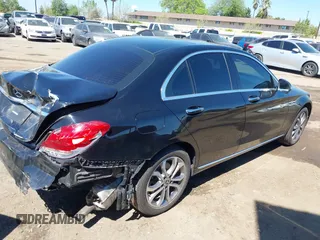 2018 Mercedes-Benz C 300 z VIN 55SWF4KB3JU234505, wystawiony jako IAAI lot #41871944 z przebiegiem 46 454 mil mil oraz . Historia ofert i sprzedaży dostępna na DreamBid. Obrazek 4.