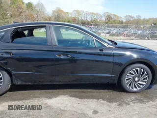 2022 Hyundai Sonata Hybrid SEL with VIN KMHL34JJ9NA045924, listed as a IAAI auction lot 41918996 with 86,081 mi miles. Bid and sale history available at carsss.com. Image 13.