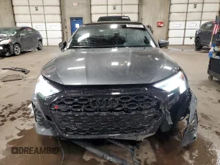 2024 Audi RS 3 z VIN WUAG4DGY0RA910988, wystawiony jako Copart lot #85819284 z przebiegiem 6825 mil mil oraz Szkody całkowita. Historia ofert i sprzedaży dostępna na DreamBid. Obrazek 5.